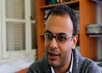 الصحفي «حسام بهجت» يكشف سبب احتجازه 3 أيام لدى المخابرات الحربية المصرية