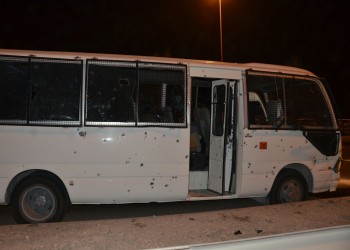 البحرين.. مقتل شرطي وإصابة 8 بهجوم على حافلة للشرطة