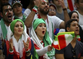 للمرة الأولى.. السماح لإيرانيات بحضور مباراة لكرة القدم