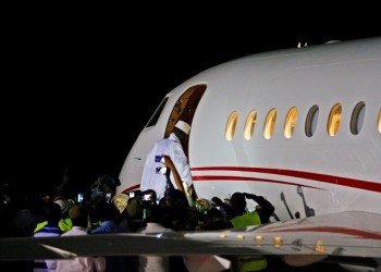 رئيس غامبيا المنتهية ولايته «يحيى جامع» يغادر البلاد إلى منفاه