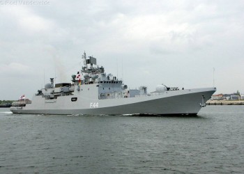 روسيا تجري مناورات في البحر المتوسط بمشاركة الفرقاطة «الأميرال إيسين»