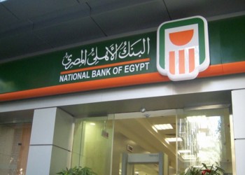 أكبر بنك مصري يعيد التعامل على الريال القطري