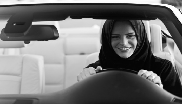 قيادة المرأة للسيارة توفر 20 ألف ريال سنويا لكل عائلة سعودية