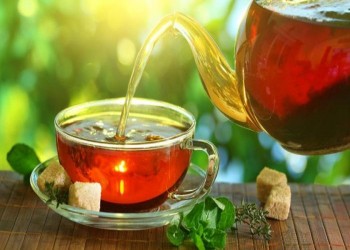 كوب شاي ساخن يوميا يحد من الإصابة بـ«المياه الزرقاء»