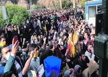 تجدد المواجهات بين متظاهرين والشرطة جنوبي إيران