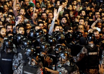 إصابات بين المحتجين وقوات الدرك قرب مقر الحكومة الأردنية