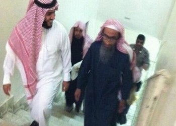 آلاف السعوديين يشيعون الداعية فهد القاضي الذي توفي بالمعتقل