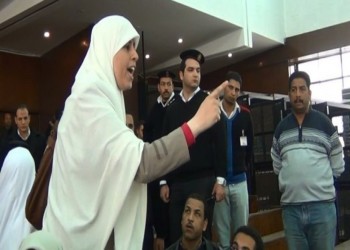 والدة عائشة الشاطر تتهم النظام المصري بعرقلة إنقاذ حياتها