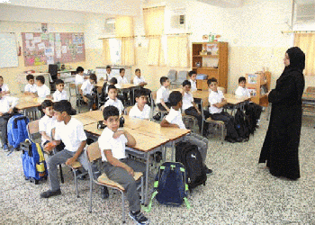 الكويت توقف تجديد إقامات المعلمين العالقين بالخارج