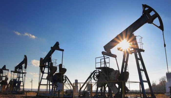 النفط يسجل خسائر 20% في 2020