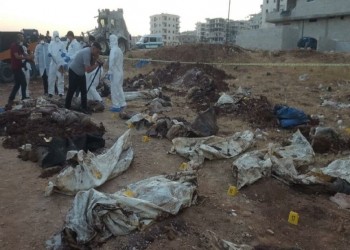 61 جثة.. ارتفاع عدد الجثث المستخرجة من مقبرة جماعية في عفرين