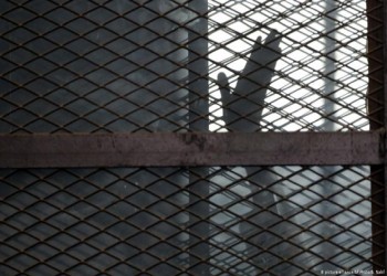 العربية لحقوق الإنسان ترفض محاكمة معارضين مصريين أمام محاكم استثنائية