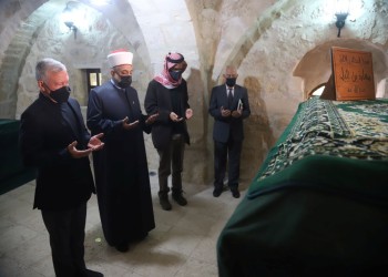العاهل الأردني يزور مقام الصحابي معاذ بن جبل (صور)