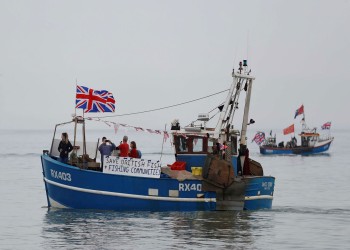 فرنسا تحتجز قارب صيد بريطاني وتصادر آخر وتهدد بعقوبات على لندن.. ما علاقة بريكست؟