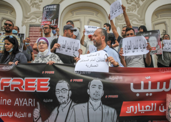 العفو الدولية تندد باستهداف المدنيين في تونس بمحاكم عسكرية