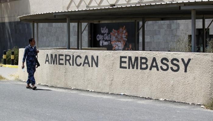 الحوثيون يطلقون سراح 30 موظفا محليا بسفارة أمريكا في اليمن