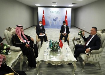 نائب أردوغان يبحث العلاقات الثنائية مع وزير التجارة السعودي