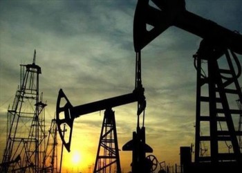 تعطل الإمدادات من كازاخستان وليبيا يصعد بأسعار النفط