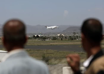 فشل أول رحلة تجارية من مطار صنعاء.. وتبادل للاتهامات بين الحكومة والحوثيين