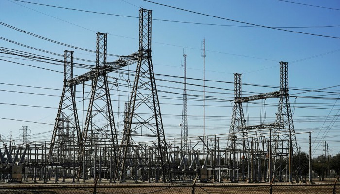 السعودية للكهرباء تقترض 3.5 مليار دولار للربط الكهربائي مع مصر
