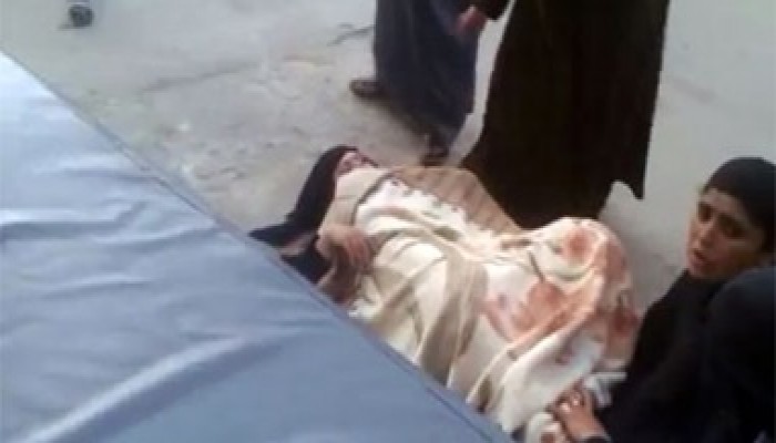 فيديو لامرأة تلد خارج مستشفى بمصر يثير الغضب