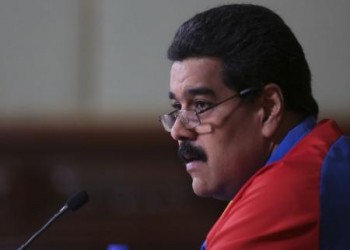 رئيس فنزويلا يعتزم خفض رواتب الحكومة بسبب تراجع أسعار النفط