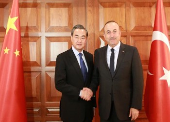 وزير الخارجية التركي يناقش ملفات متعددة مع نظيره الصيني