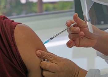 دراسة: من الآمن تلقي تطعيم الإنفلونزا وكورونا في نفس الوقت