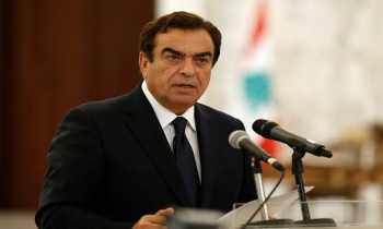 الإمارات تسحب دبلوماسييها من لبنان وتحظر سفر مواطنيها إليه