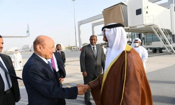 رئيس الرئاسي اليمني رشاد العليمي يصل إلى الإمارات قادما من السعودية