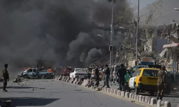 فيديو.. قتلى وجرحى في انفجار بمدخل مقر حكومي في كابل
