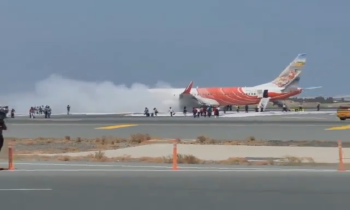 14 مصابا.. إخلاء طائرة ركاب هندية بعد انبعاث دخان منها على مدرج مطار مسقط