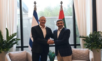 وزير الدفاع الإسرائيلي يلتقي عبدالله بن زايد في تل أبيب