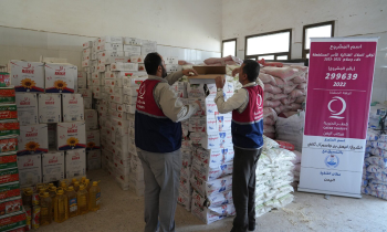 مساعدات غذائية قطرية لـ815 أسرة تضررت من السيول في اليمن