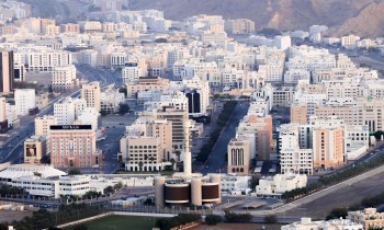 عمان تدرس اعتماد 3 أيام إجازة أسبوعية