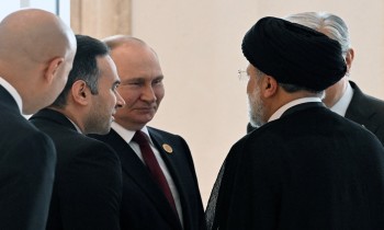 إيران تستغل العقوبات ضد روسيا لجذب استثماراتها النفطية.. واحتمالان للمستقبل