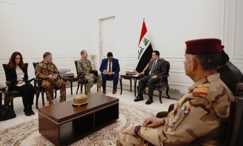 رئيس وزراء العراق يبحث مع قائد بالناتو سبل تعزيز التنسيق الأمني (فيديو)