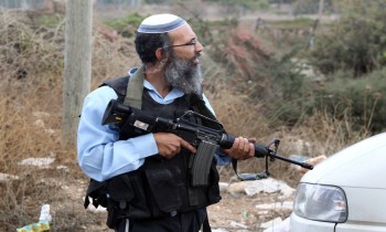 بعد عمليتي القدس.. إسرائيل تسهل حمل السلاح للمستوطنين
