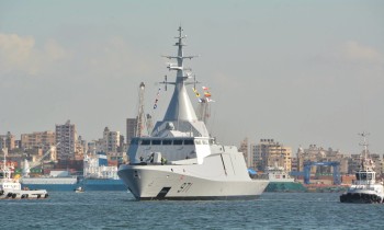 صحيفة: مصر تصنع للبحرين سفينتين حربيتين فرنسيتين بدعم من باريس