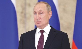 كاتب خطابات بوتين السابق: الانقلاب ضده أصبح واردا وقد يلغي الانتخابات
