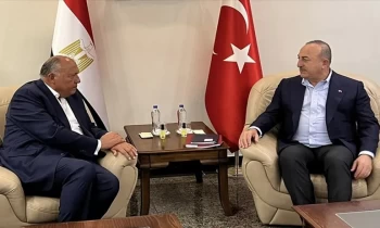 وزير الخارجية المصري يهنئ نظيره التركي بحلول شهر رمضان