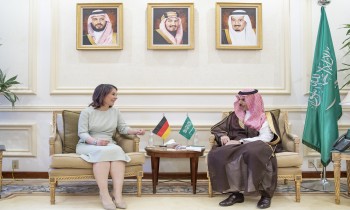 وزيرة خارجية ألمانيا تلتقي نظيرها السعودي بمستهل جولة تشمل قطر