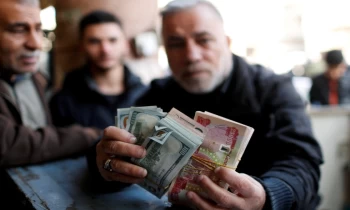 لتعزيز الدينار.. العراق يحظر استخدام الدولار بالتعاملات الشخصية والتجارية