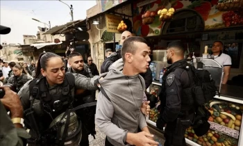 الشرطة الإسرائيلية تعتدي على مسيرة فلسطينية في القدس
