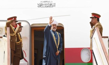 خطوة لتعزيز العلاقات.. سلطان عمان يصل إلى إيران