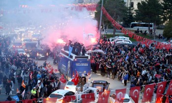 احتفالات تعم تركيا ابتهاجا بفوز أردوغان في انتخابات الرئاسة (فيديو)