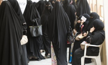 بيان غاضب من كويتيات متزوجات بأجانب: أبناؤنا يستحقون الجنسية وليس الإقامة الدائمة
