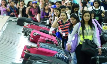 أزمة العمالة الفلبينية بالكويت.. إخلاء مركز إيواء سفارة مانيلا وترحيل 415 عاملا