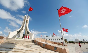فيتش تخفض تصنيف تونس الائتماني