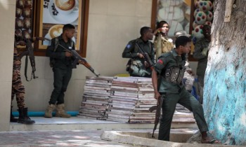 الأمن ينهي حصار فندق هاجمته حركة الشباب في مقديشو